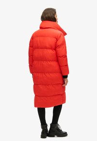 Superdry & Co Abrigo de invierno - volcanic lava orange