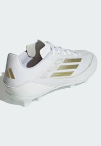 adidas Performance F50 LEAGUE FIRM/MULTI-GROUND CLEATS KIDS - Jalkapallokengät kiinteälle alustalle - cloud white   gold metallic   cloud white