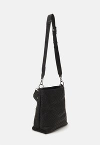 Desigual MAGNA BUTAN - Handväska - black