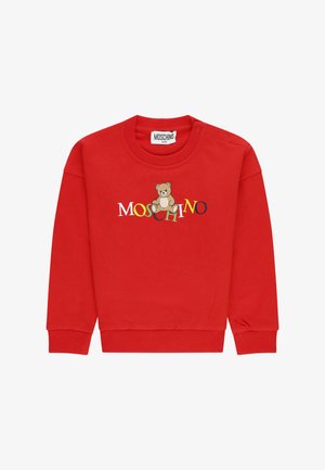 Felpa rossa per bambino con il testo colorato "Moschino" e una grafica di un orsetto marrone centrata sulla parte anteriore, con polsini e scollatura a costine.