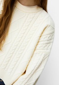 Bershka Jersey de punto - white