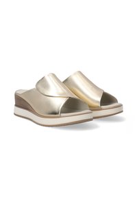Gouden metallic open teen wedge sandalen met een gladde afwerking, een brede voorkstrap en een textuurrijke houten accent op de hak.