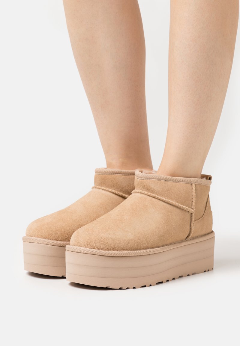 UGG - CLASSIC ULTRA MINI PLATFORM - Stivaletti con plateau - driftwood, Ingrandire