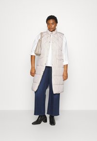 ONLY Carmakoma CARSTACY QUILTED OTW PLUS SIZE - Liemenė - moonbeam