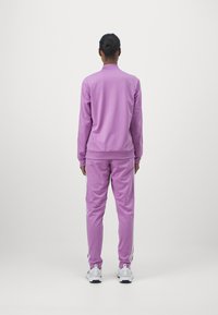 adidas Sportswear ESSENTIALS 3-STRIPES - Treniņtērps - preloved purple/white