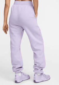 Nike Sportswear PANT - Donji dijelovi trenirke - hydrangeas