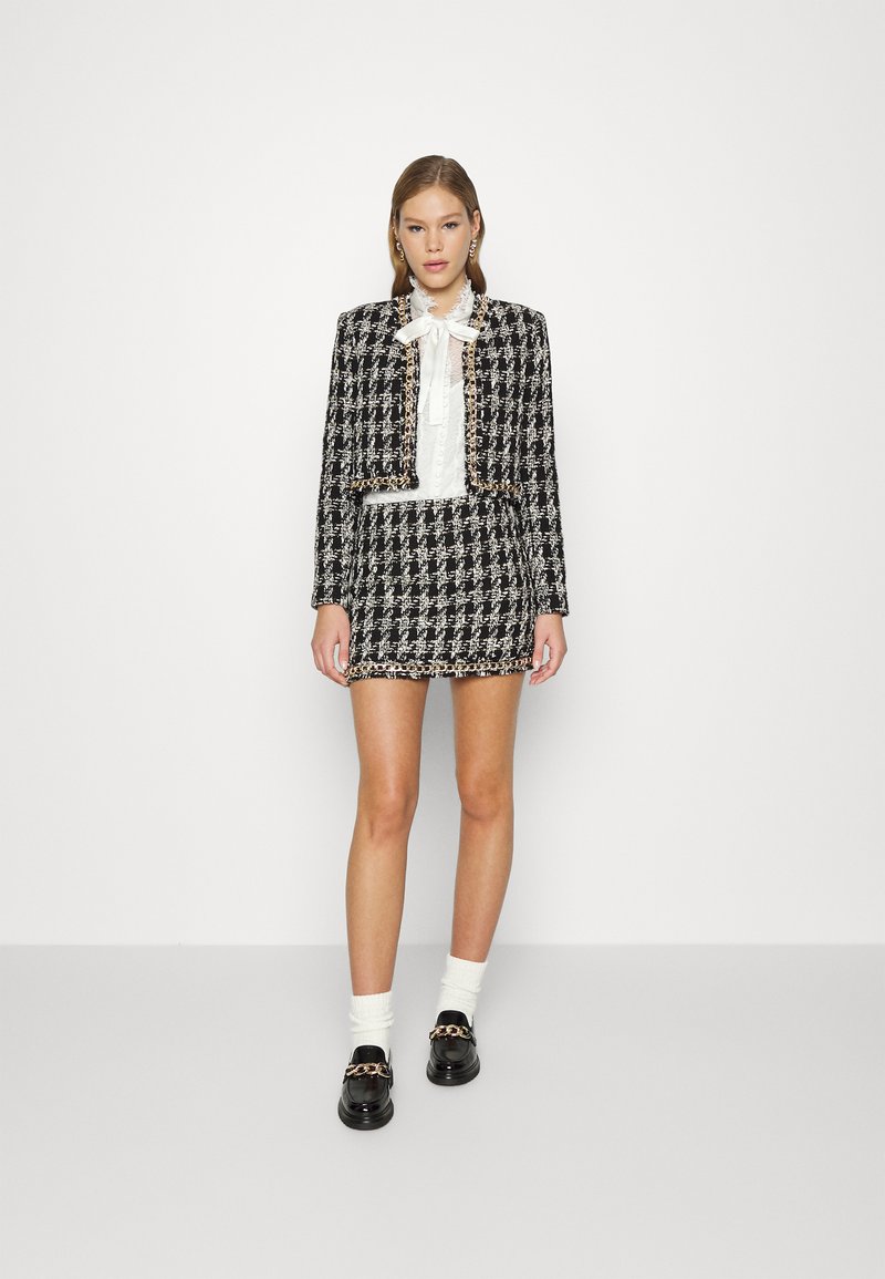 Damen Bekleidung | Alice + Olivia ZETA CHAIN TRIM Leichte Jacke black/white/schwarz - DK59769 Damen Bekleidung | Alice + Olivia ZETA CHAIN TRIM Leichte Jacke black/white/schwarz - DK59769