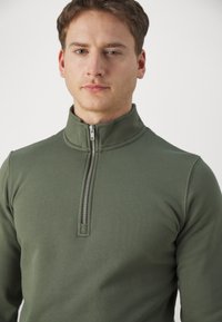 Björn Borg CENTRE HALF ZIP - Melegítőfelső - beetle