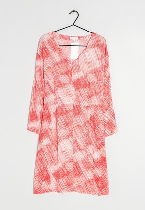 Rot-weiß gemustertes Kleid mit V-Ausschnitt, langen Ärmeln und plissiertem Rockdesign. Hergestellt aus leichtem Stoff mit vertikalen Linienakzenten.