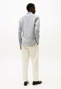 Thumbnail Image 3