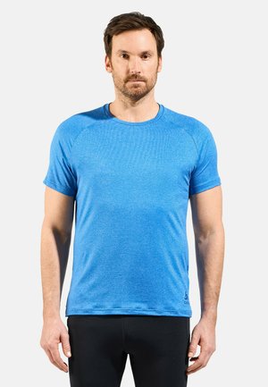 Blauwe sportieve t-shirt met korte mouwen, ronde hals en een soepele textuur. Beschikt over raglanmouwen en een klein logo aan de zoom.