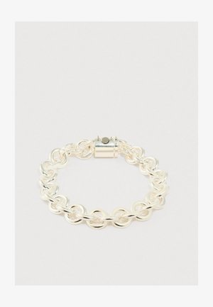 Silbernes Gliederarmband mit miteinander verbundenen runden und ovalen Gliedern, flacher Oberfläche und zylindrischem Verschluss. Glatte, glänzende Oberfläche.