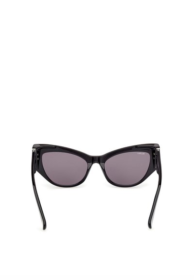 Lunettes de soleil œil de chat noires avec des verres gris foncé et une monture brillante, vues de face sur un fond blanc.