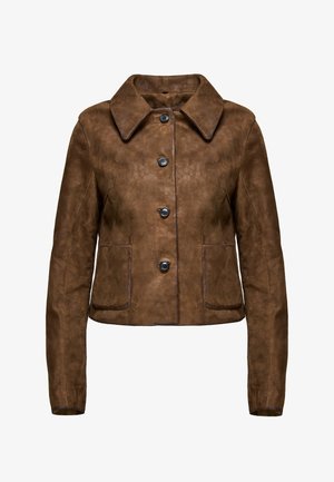 Hnedá semišová krátka bunda s ostro ukázaným golierom, so štyrmi čiernymi gombíkmi a dvoma prednými nášivkovými vreckami, zobrazená na bielom pozadí.