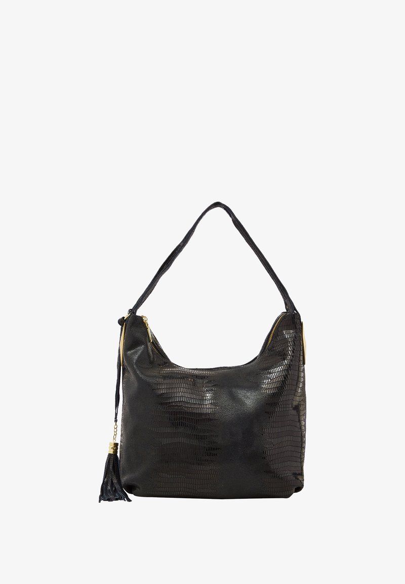 Schwarze Schultertasche aus Kunstleder mit einem strukturierten Reptilmuster, goldenen Hardware-Details und einem dekorativen Quastenanhänger. Mit einem oberen Reißverschluss und breitem Trageriemen.