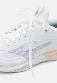 Mizuno WAVE LUMINOUS 3 - Volleyballsko - white/aleutian/cloud pink
