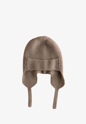 Beige gestrickte Mütze mit Ohrenklappen, ausgestattet mit einem gerippten Band und Bändern. Sanfte Textur, runde Krone und ein anliegendes Design.