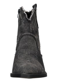 Botín negro de denim hasta el tobillo con cierre de cremallera, tejido texturizado y costuras en contraste. Presenta una forma contorneada y suela plana de goma.