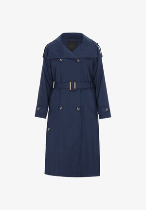Trench coat blu navy in materiale leggero, caratterizzato da un design doppiopetto, vita con cintura, ampio colletto e bottoni decorativi.