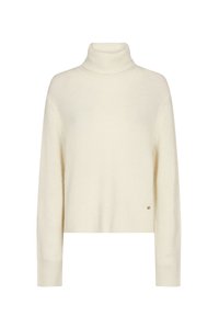 Kermanvärinen poolopaita, neulottu pinta, rento istuvuus, pitkät hihat, resoroidut hihansuut, pieni metallilogo alareunassa.