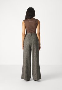 BLANCHE MILES PANTS - Püksid - hot fudge