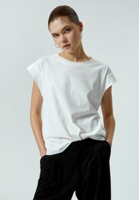 CREW NECK - Camiseta básica - white