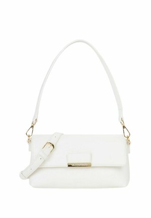 Sac à main rectangulaire blanc avec ferrures dorées, bandoulière ajustable et plaque du logo Valentino sur le rabat avant.