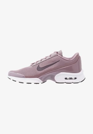 Nike Sportswear, Baskets basses - mauve