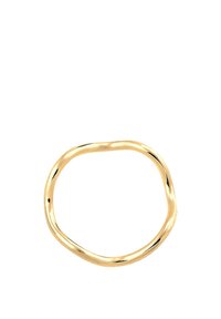 Goldring mit einer glatten, unregelmäßigen Form und polierter Oberfläche, ausgestattet mit einer leichten Drehung im Band und einem minimalistischem Design.
