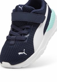Puma ANZARUN LITE UNISEX - Tenisice za cestovno trčanje - club navy white mint