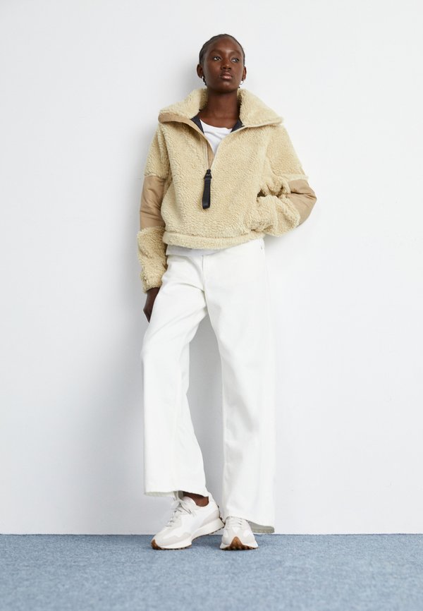 WS327 - Trainers - december sky3