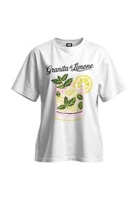 Bílý bavlněný tričko s barevnou grafikou citronového osvěžení, s nápisem "Granita di Limone" nahoře a s mátovými listy, citrony a kostkami ledu.