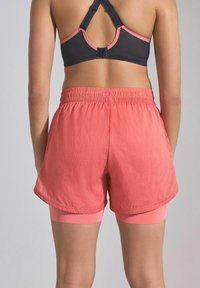 Next 2-IN 1 REGULAR FIT - Sportske kratke hlače - coral pink