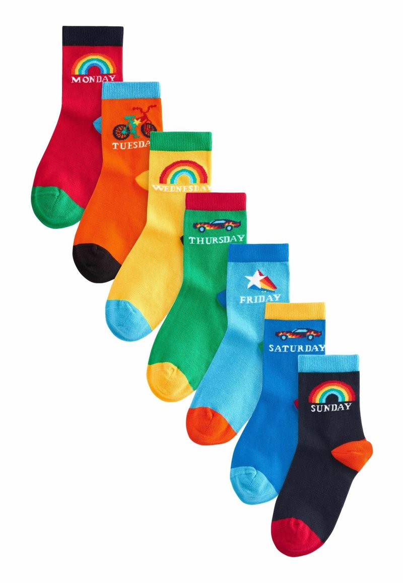 Sette paia di calzini colorati, ciascuna etichettata con un giorno della settimana, con vari design, tra cui biciclette e arcobaleni.