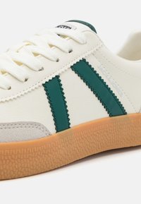 Jack & Jones JFWMAMBO - Tenisky - marshmallow/rain forrest
