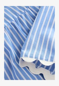 Selezionato, blue white stripe