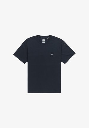 T-shirt bleu marine à manches courtes en coton, avec un petit logo sur la poitrine et un col rond classique. Texture douce et coupe régulière.