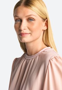 Rich & Royal MIT DEZENTEN RAFFUNGEN - Bluse - rose shadow