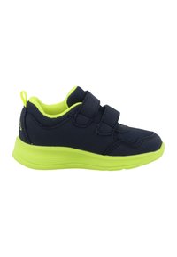 Scarpa atletica blu navy con vivaci accenti verdi, due cinturini in Velcro, tomaia in mesh e sintetico, e suola in gomma con texture rigata.