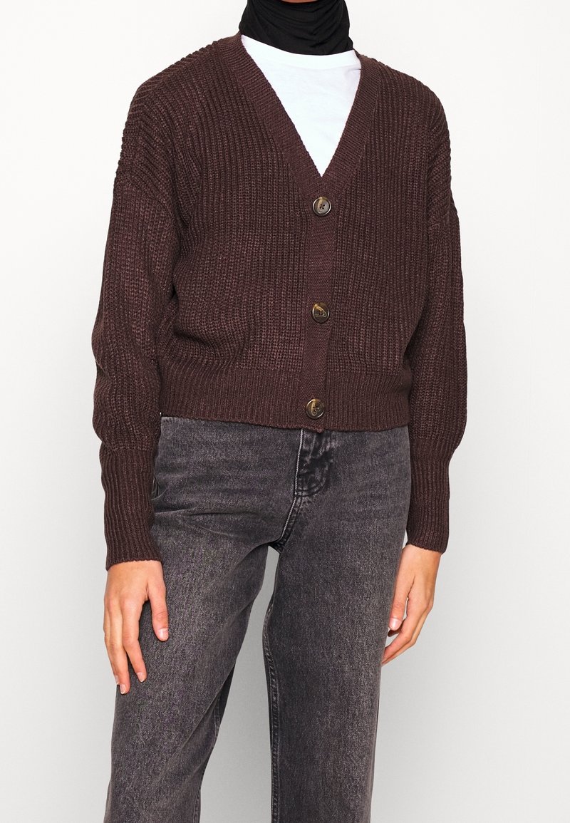 Vero Moda Neuletakki - dark brown