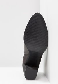 Pier One Botines bajos - black