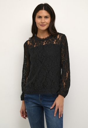 Blusa nera in pizzo con maniche lunghe, scollatura a scallop e un design stratificato con una sezione superiore semi-trasparente.