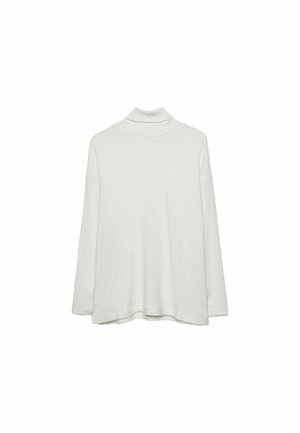 Valkoinen ribattu pooloneule pitkillä hihoilla, joka on rentoa mitoitusta ja kaarevalla helmalla. Tekstuuri on pehmeä ja kevyt.