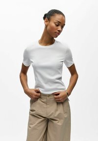 Non sélectionné, white