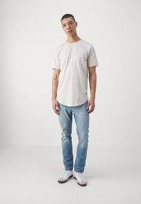 Jack & Jones JJENOA TEE CREW NECK 5 PACK - T-shirts - dark grey