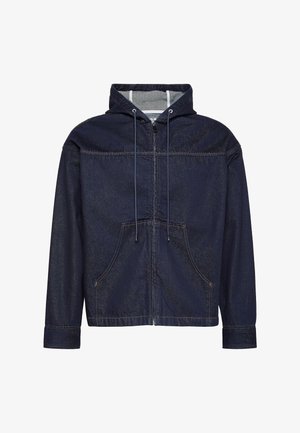 Ciemnogranatowa kurtka dżinsowa z kapturem, przednim zamkiem błyskawicznym, sznurkami regulacyjnymi i dwoma przednimi kieszeniami. Kontrastowe przeszycia i długie rękawy.