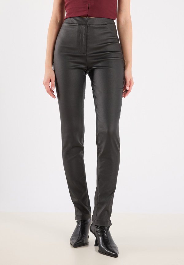 COATED TROUSERS - Stoffhose