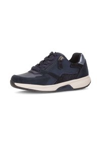 Marine sportieve schoen met een mix van suede en mesh materialen, een afgeronde neus, vetersluiting aan de voorkant en een ritsdetail aan de zijkant voor ventilatie.