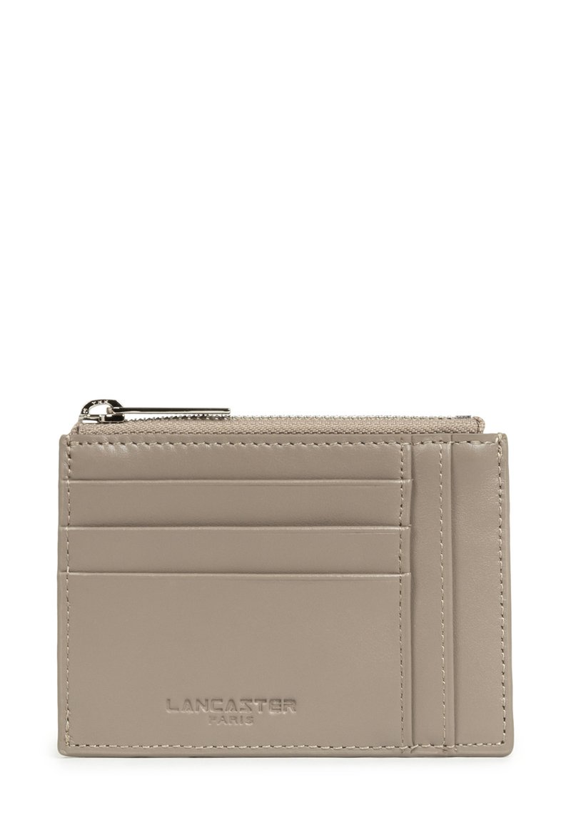 Portafoglio in pelle taupe con sei scomparti per carte, una tasca con zip per monete nella parte superiore e il logo "LANCASTER PARIS" impresso sul frontale.