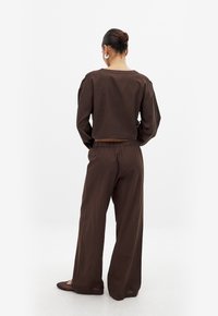 NA-KD MID WAIST - Püksid - brown
